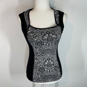 White House Black Market Black and White Sleeveless Blouse size XXS